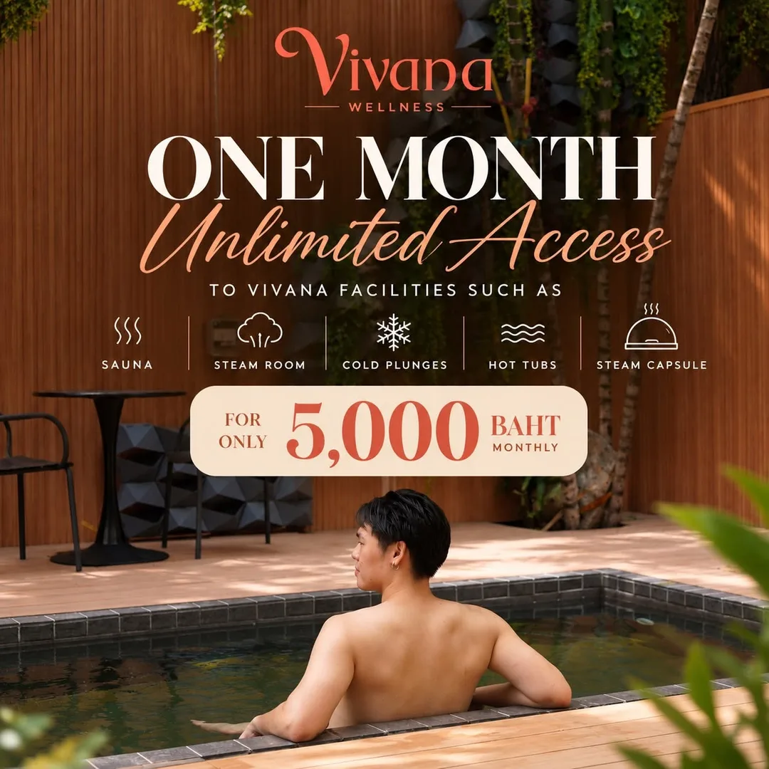 ผู้ชายแช่บ่อน้ำร้อนกลางแจ้งริมระเบียงไม้ โปสเตอร์แพ็กเกจ 1 เดือน 5,000 บาท